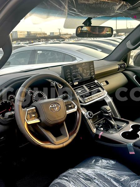 Big with watermark toyota land cruiser conakry import dubai 10693