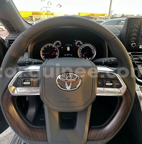 Big with watermark toyota land cruiser conakry import dubai 10693