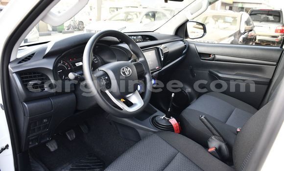 Acheter Occasion Voiture Toyota Hilux Noir à Import - Dubai, Conakry Acheter Occasion Voiture Toyota Hilux Noir à Import - Dubai, Conakry