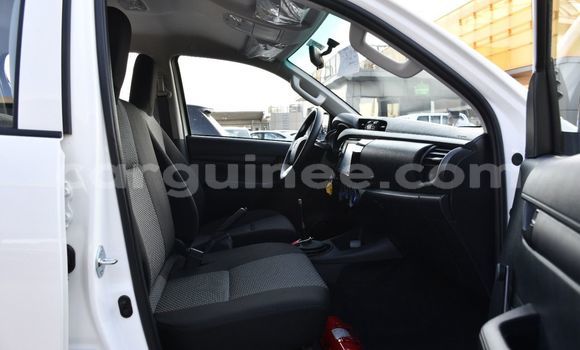 Acheter Occasion Voiture Toyota Hilux Noir à Import - Dubai, Conakry Acheter Occasion Voiture Toyota Hilux Noir à Import - Dubai, Conakry