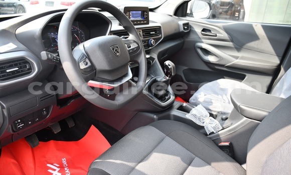 Acheter Neuf Voiture Peugeot Traveller Blanc à Conakry, Conakry Acheter Neuf Voiture Peugeot Traveller Blanc à Conakry, Conakry