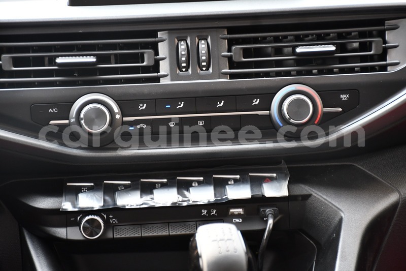 Big with watermark peugeot traveller conakry conakry 10695