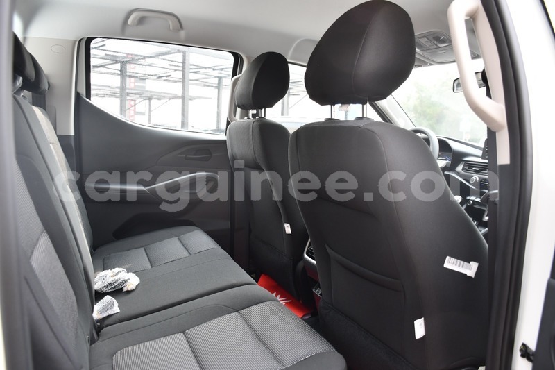 Big with watermark peugeot traveller conakry conakry 10695