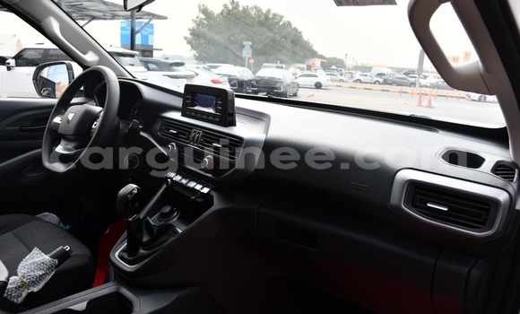 Acheter Neuf Voiture Peugeot Traveller Blanc à Conakry, Conakry Acheter Neuf Voiture Peugeot Traveller Blanc à Conakry, Conakry