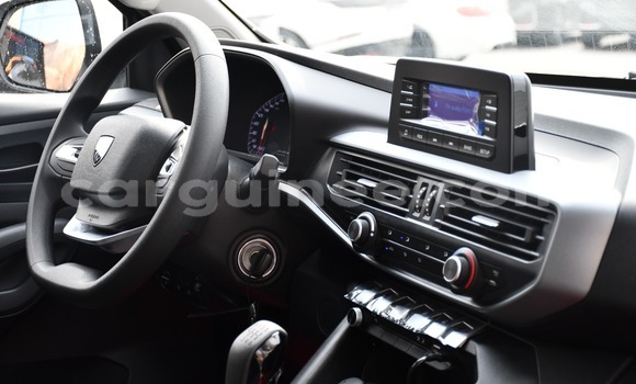 Acheter Neuf Voiture Peugeot Traveller Blanc à Conakry, Conakry Acheter Neuf Voiture Peugeot Traveller Blanc à Conakry, Conakry