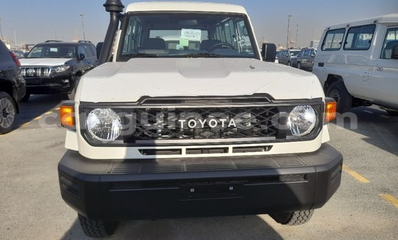 Acheter Neuf Voiture Toyota Land Cruiser Blanc à Conakry, Conakry Acheter Neuf Voiture Toyota Land Cruiser Blanc à Conakry, Conakry