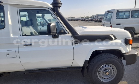Acheter Neuf Voiture Toyota Land Cruiser Blanc à Conakry, Conakry Acheter Neuf Voiture Toyota Land Cruiser Blanc à Conakry, Conakry