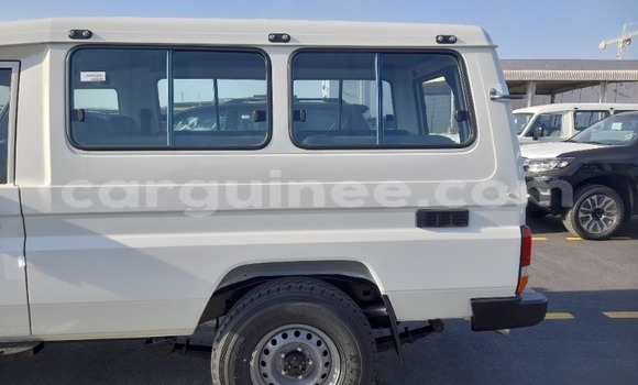 Acheter Neuf Voiture Toyota Land Cruiser Blanc à Conakry, Conakry Acheter Neuf Voiture Toyota Land Cruiser Blanc à Conakry, Conakry