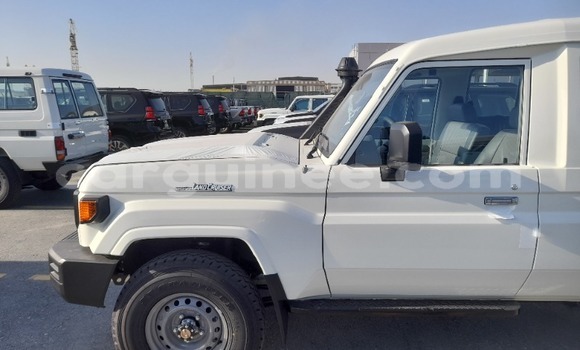 Acheter Neuf Voiture Toyota Land Cruiser Blanc à Conakry, Conakry Acheter Neuf Voiture Toyota Land Cruiser Blanc à Conakry, Conakry