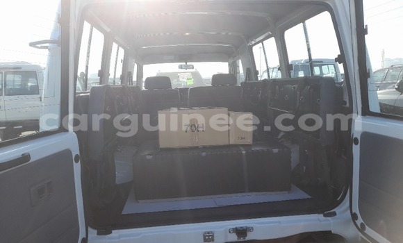 Acheter Neuf Voiture Toyota Land Cruiser Blanc à Conakry, Conakry Acheter Neuf Voiture Toyota Land Cruiser Blanc à Conakry, Conakry