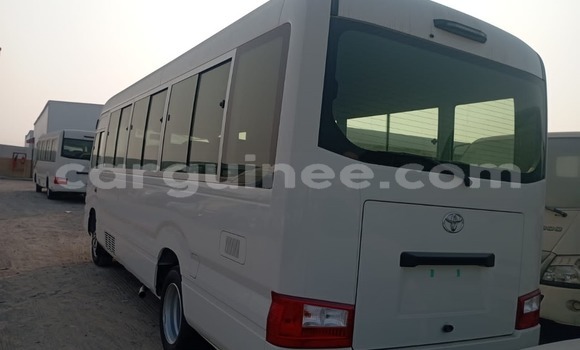 Acheter Neuf Voiture Toyota Coaster Blanc à Conakry, Conakry Acheter Neuf Voiture Toyota Coaster Blanc à Conakry, Conakry