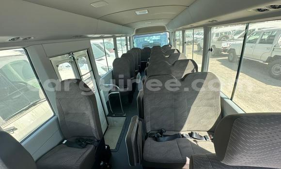 Acheter Neuf Voiture Toyota Coaster Blanc à Conakry, Conakry Acheter Neuf Voiture Toyota Coaster Blanc à Conakry, Conakry