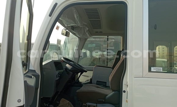 Acheter Neuf Voiture Toyota Coaster Blanc à Conakry, Conakry Acheter Neuf Voiture Toyota Coaster Blanc à Conakry, Conakry