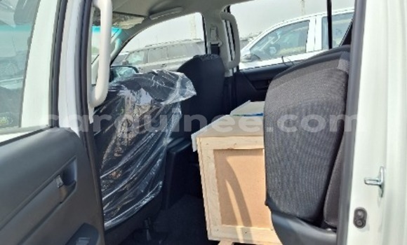 Acheter Neuf Voiture Toyota Hilux Blanc à Conakry, Conakry Acheter Neuf Voiture Toyota Hilux Blanc à Conakry, Conakry