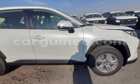 Acheter Occasion Voiture Toyota RAV4 Blanc à Conakry, Conakry Acheter Occasion Voiture Toyota RAV4 Blanc à Conakry, Conakry