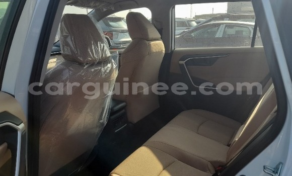 Acheter Occasion Voiture Toyota RAV4 Blanc à Conakry, Conakry Acheter Occasion Voiture Toyota RAV4 Blanc à Conakry, Conakry