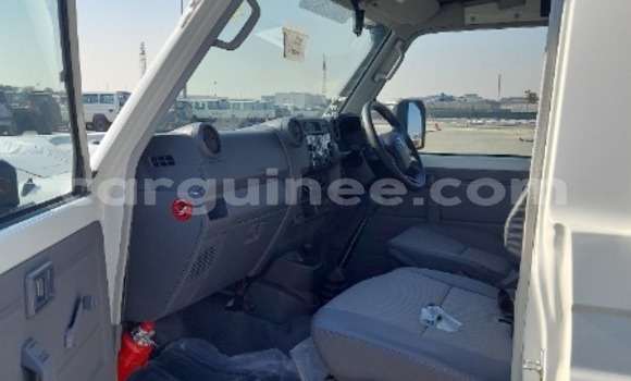 Acheter Neuf Voiture Toyota Land Cruiser Blanc à Conakry, Conakry Acheter Neuf Voiture Toyota Land Cruiser Blanc à Conakry, Conakry