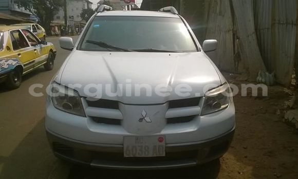 Buy Used Mitsubishi Outlander White Car in Conakry in Conakry Buy Used Mitsubishi Outlander White Car in Conakry in Conakry