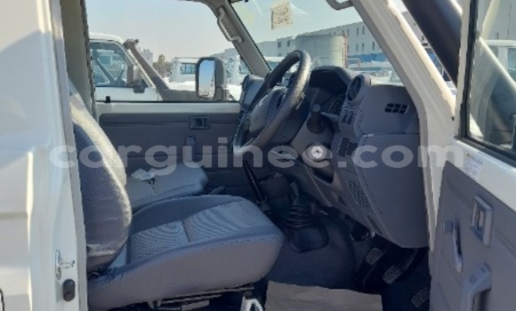 Acheter Neuf Voiture Toyota Land Cruiser Blanc à Conakry, Conakry Acheter Neuf Voiture Toyota Land Cruiser Blanc à Conakry, Conakry