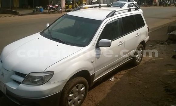 Buy Used Mitsubishi Outlander White Car in Conakry in Conakry Buy Used Mitsubishi Outlander White Car in Conakry in Conakry