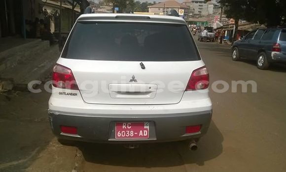 Buy Used Mitsubishi Outlander White Car in Conakry in Conakry Buy Used Mitsubishi Outlander White Car in Conakry in Conakry