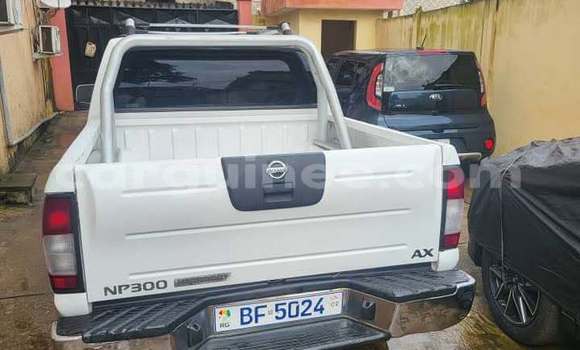 Acheter Occasion Voiture Nissan Navara Blanc à Conakry, Conakry Acheter Occasion Voiture Nissan Navara Blanc à Conakry, Conakry