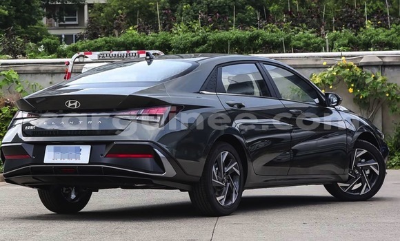 Acheter Occasion Voiture Hyundai Elantra Blanc à Conakry, Conakry Acheter Occasion Voiture Hyundai Elantra Blanc à Conakry, Conakry