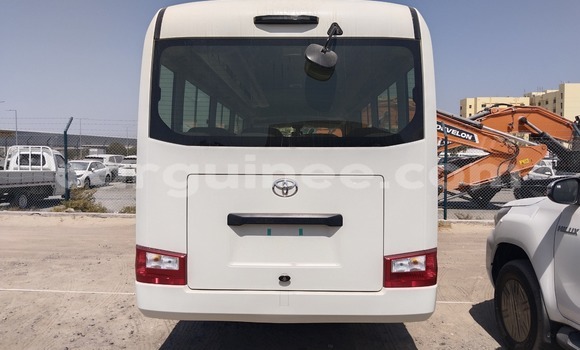 Acheter Occasion Voiture Toyota Coaster Blanc à Conakry, Conakry Acheter Occasion Voiture Toyota Coaster Blanc à Conakry, Conakry