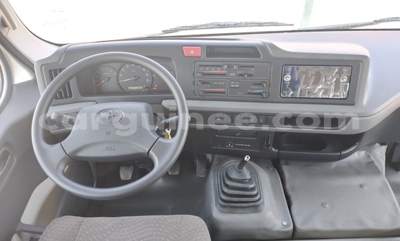 Acheter Occasion Voiture Toyota Coaster Blanc à Conakry, Conakry Acheter Occasion Voiture Toyota Coaster Blanc à Conakry, Conakry