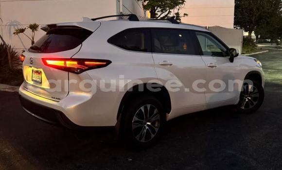 Buy Used Toyota Highlander White Car in Conakry in Conakry Buy Used Toyota Highlander White Car in Conakry in Conakry
