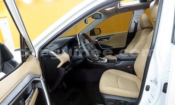 Acheter Occasion Voiture Toyota RAV4 Blanc à Conakry, Conakry Acheter Occasion Voiture Toyota RAV4 Blanc à Conakry, Conakry