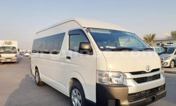 Buy Used Toyota Hiace White Car in Conakry in Conakry Buy Used Toyota Hiace White Car in Conakry in Conakry