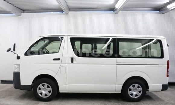 Buy Used Toyota Hiace White Car in Conakry in Conakry Buy Used Toyota Hiace White Car in Conakry in Conakry