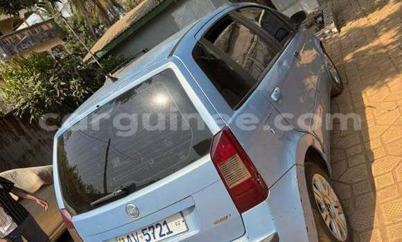 Acheter Occasion Voiture Toyota Vitz Bleu à Conakry, Conakry Acheter Occasion Voiture Toyota Vitz Bleu à Conakry, Conakry