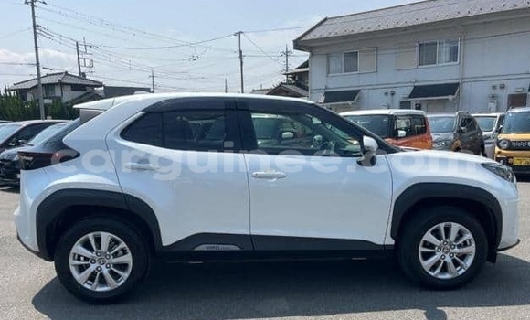 Buy Used Toyota Yaris White Car in Conakry in Conakry Buy Used Toyota Yaris White Car in Conakry in Conakry