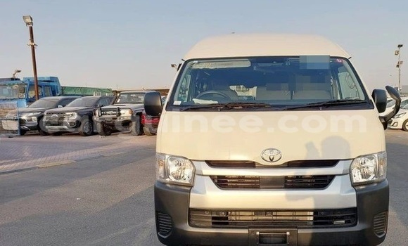 Buy Used Toyota Hiace White Car in Conakry in Conakry Buy Used Toyota Hiace White Car in Conakry in Conakry