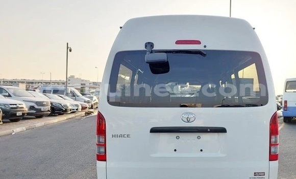 Buy Used Toyota Hiace White Car in Conakry in Conakry Buy Used Toyota Hiace White Car in Conakry in Conakry