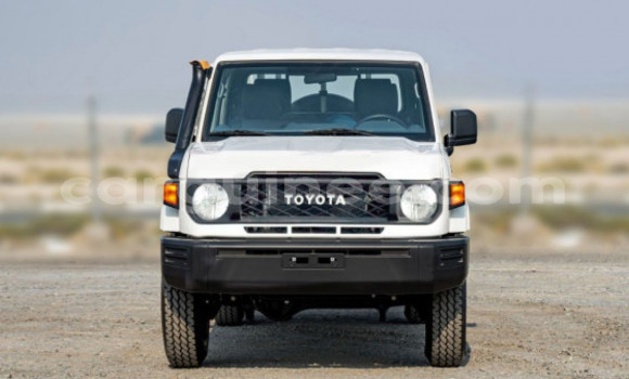 Buy Used Toyota Land Cruiser White Car in Conakry in Conakry Buy Used Toyota Land Cruiser White Car in Conakry in Conakry