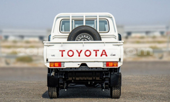 Buy Used Toyota Land Cruiser White Car in Conakry in Conakry Buy Used Toyota Land Cruiser White Car in Conakry in Conakry