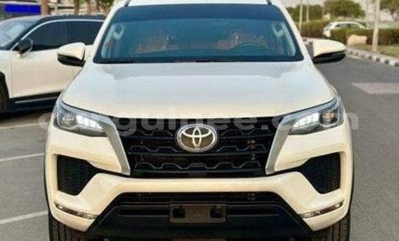 Acheter Occasion Voiture Toyota Fortuner Blanc à Conakry, Conakry Acheter Occasion Voiture Toyota Fortuner Blanc à Conakry, Conakry