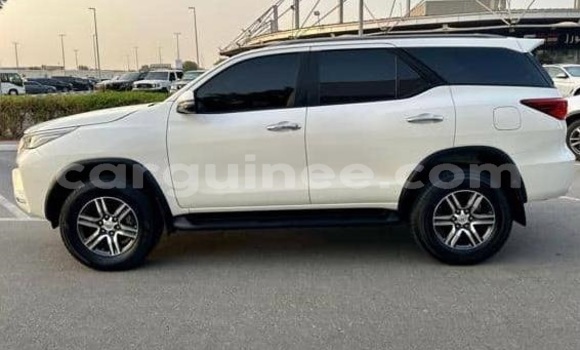 Acheter Occasion Voiture Toyota Fortuner Blanc à Conakry, Conakry Acheter Occasion Voiture Toyota Fortuner Blanc à Conakry, Conakry
