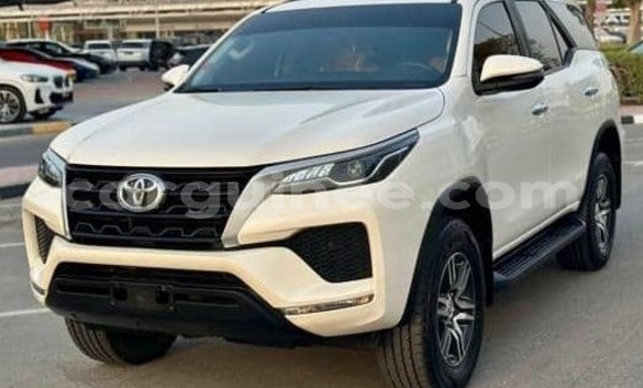 Acheter Occasion Voiture Toyota Fortuner Blanc à Conakry, Conakry Acheter Occasion Voiture Toyota Fortuner Blanc à Conakry, Conakry