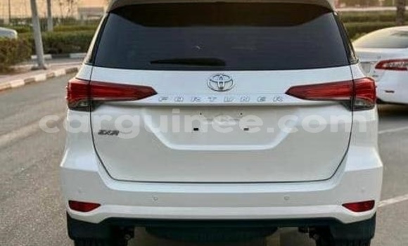 Acheter Occasion Voiture Toyota Fortuner Blanc à Conakry, Conakry Acheter Occasion Voiture Toyota Fortuner Blanc à Conakry, Conakry