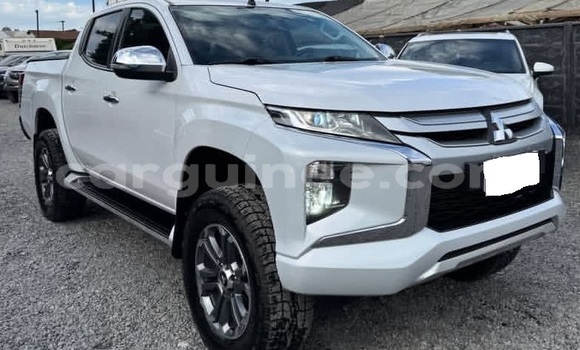 Acheter Occasion Voiture Mitsubishi L200 Blanc à Conakry, Conakry