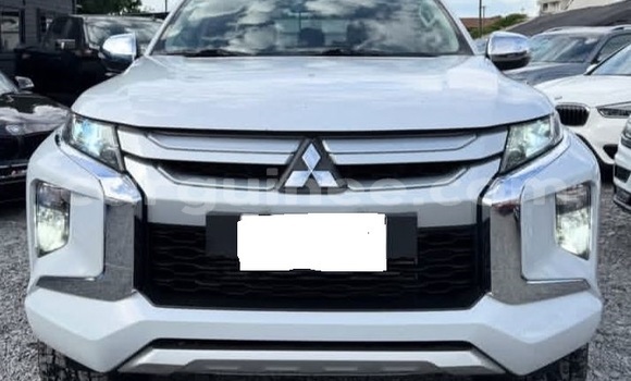 Acheter Occasion Voiture Mitsubishi L200 Blanc à Conakry, Conakry Acheter Occasion Voiture Mitsubishi L200 Blanc à Conakry, Conakry