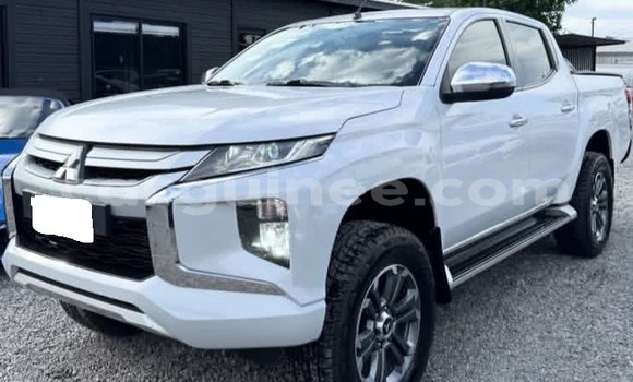 Acheter Occasion Voiture Mitsubishi L200 Blanc à Conakry, Conakry Acheter Occasion Voiture Mitsubishi L200 Blanc à Conakry, Conakry