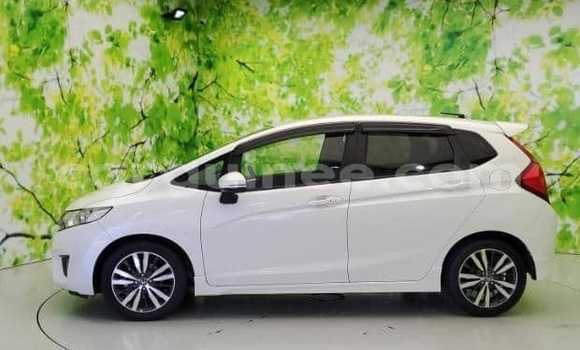Acheter Occasion Voiture Honda FIT Blanc à Conakry, Conakry Acheter Occasion Voiture Honda FIT Blanc à Conakry, Conakry