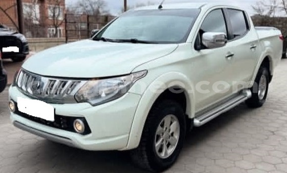 Acheter Occasion Voiture Mitsubishi L200 Blanc à Conakry, Conakry Acheter Occasion Voiture Mitsubishi L200 Blanc à Conakry, Conakry
