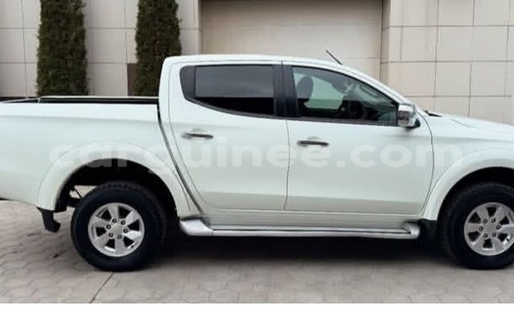 Acheter Occasion Voiture Mitsubishi L200 Blanc à Conakry, Conakry Acheter Occasion Voiture Mitsubishi L200 Blanc à Conakry, Conakry