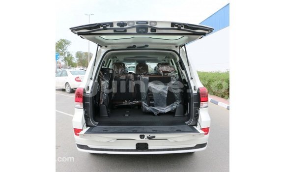 Buy Import Toyota Land Cruiser White Car in Import - Dubai in Conakry Buy Import Toyota Land Cruiser White Car in Import - Dubai in Conakry